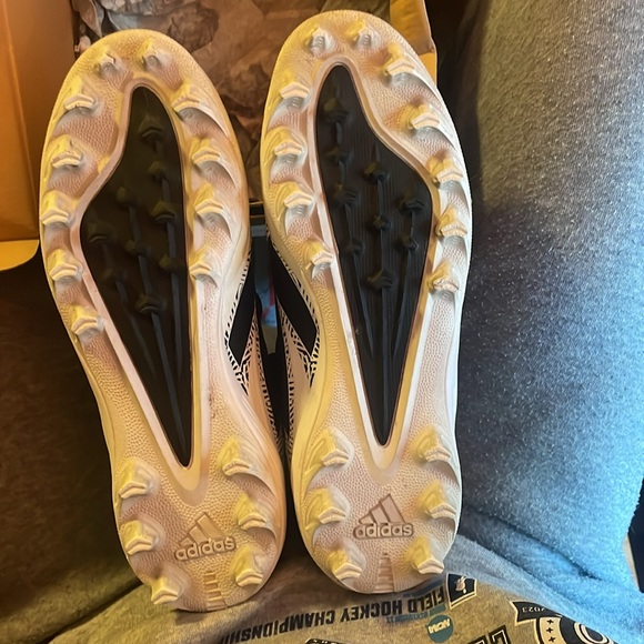 Boy Cleats - Picture 3 of 6